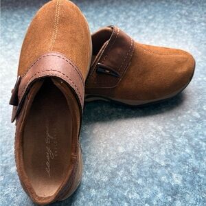 Easy Spirit Brown Suede Slip-On Shoes Size 5.5